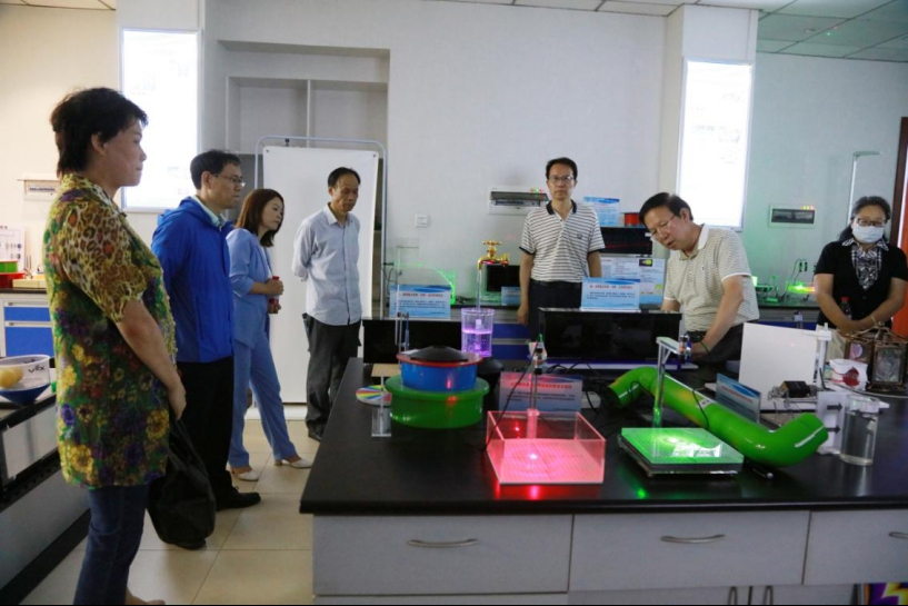 杨祖培副校长出席“卓越教师科学实验”课程研讨会，共探教学设备创新研发